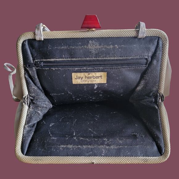 Vintage Jay herbert Grey Leather Pleated Purse with Bakelite Closure - Picture 5 of 6